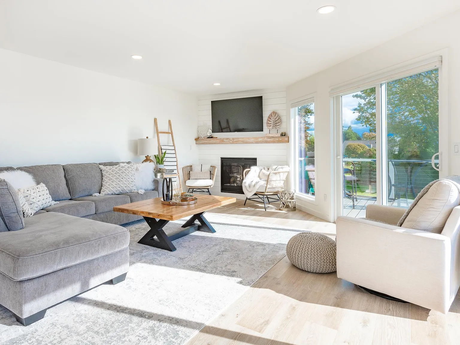 3 bed, 2.5 bath, 2513 sqft, $4,000 — Photo 4