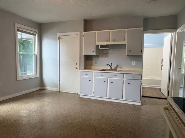 172 Mount Pleasant St - Red Pod, 172 Mount Pleasant St APT 1, Meriden, CT 06451