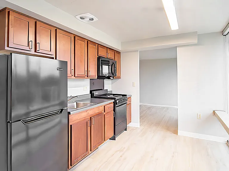 Skyline Apartments — Photo 9