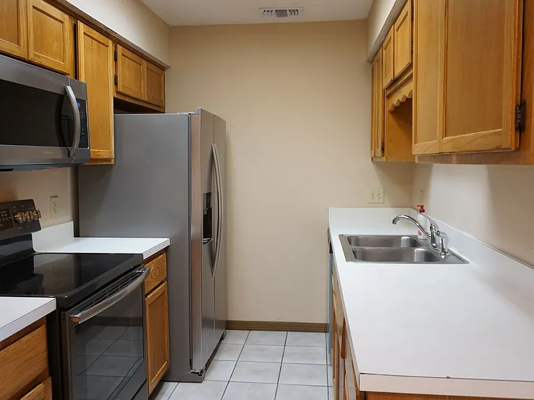 5558 Bennington Dr — Photo 4