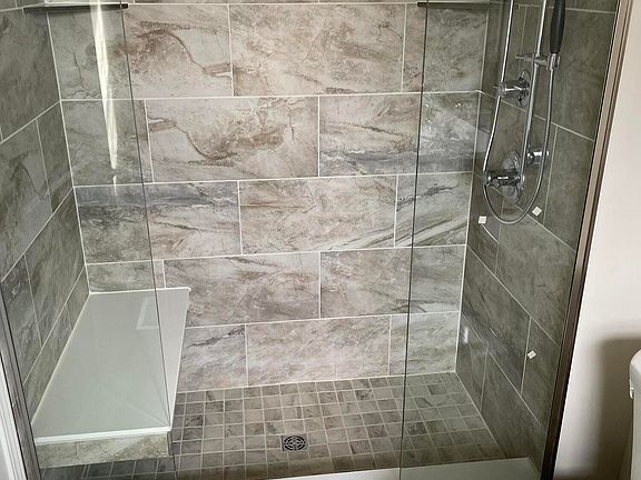 5th image of 6065 Robbins Rd