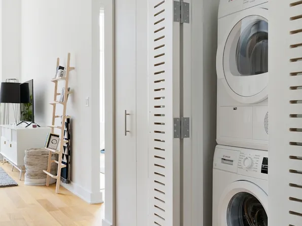 43-22 Queens Street image 3 of 10