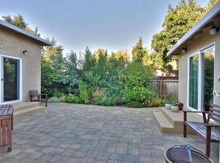 26 N El Monte Ave, Los Altos, CA 94022