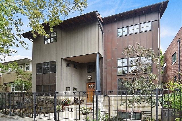 1st image of 2027 N Wolcott Ave