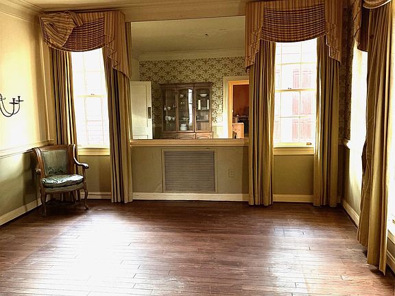 3rd image of 2030 Terrace Ave