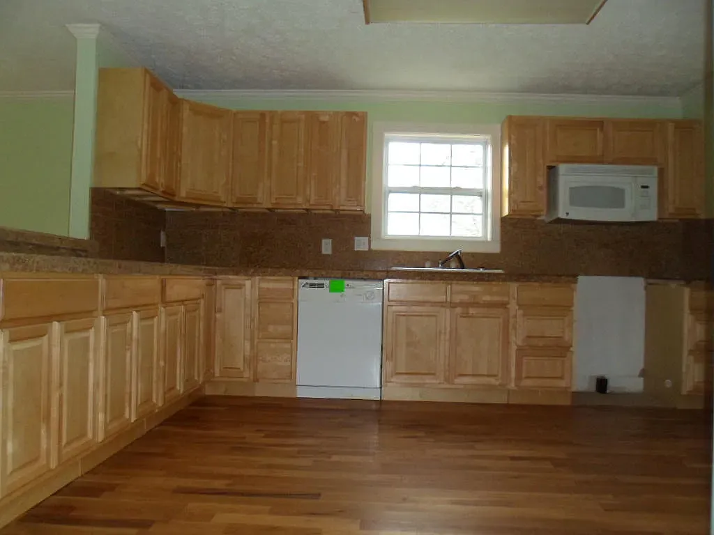 2 bed, 896 sqft, $1,400 — Photo 4