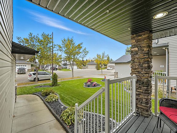 3rd image of 5 Valley Close