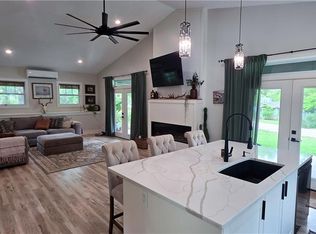 72 V St, Lees Summit, MO 64086