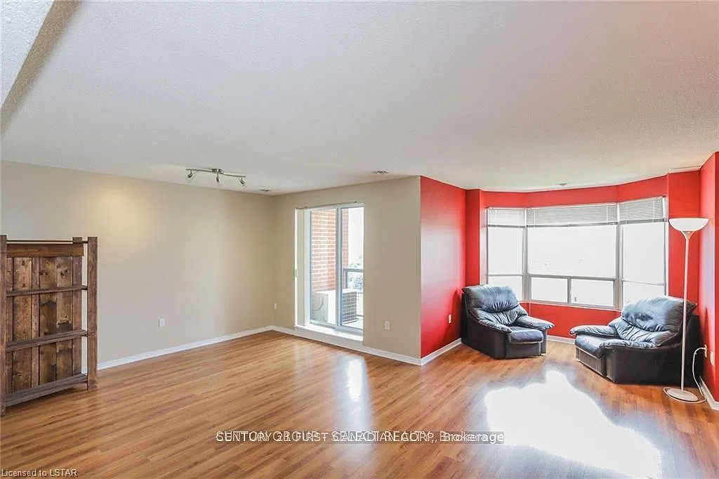 30 Chapman Ct — Photo 3