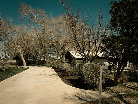 4th image of 5038 N Sullivan Rd