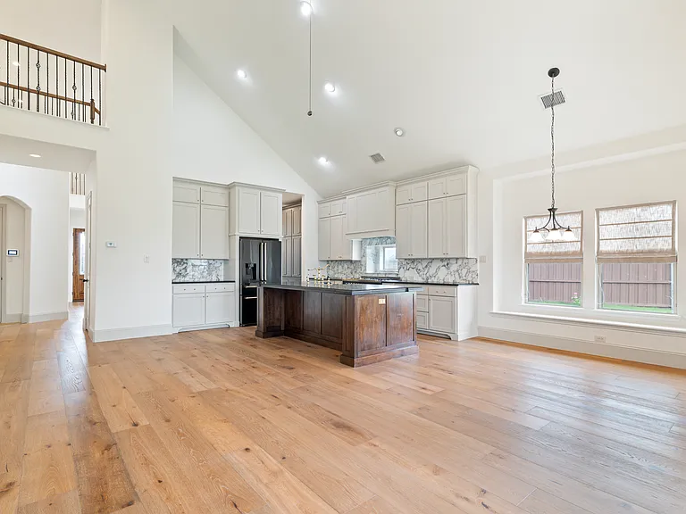 1040 Edgefield Ln — Photo 7