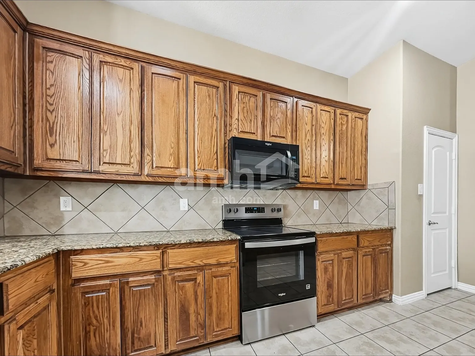 3 bed, 2.0 bath, 2105 sqft, $2,460 — Photo 4
