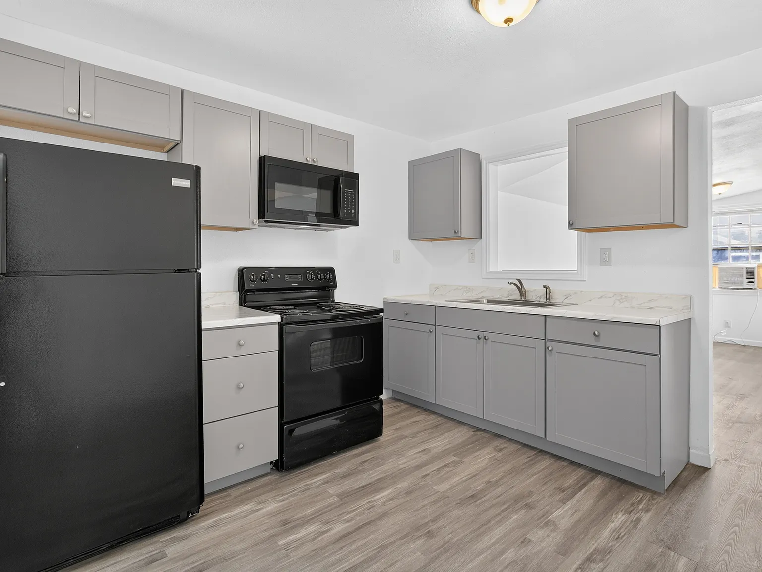 2 bed, 924 sqft, $1,300 — Photo 3