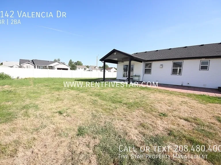 1142 Valencia Dr — Photo 17