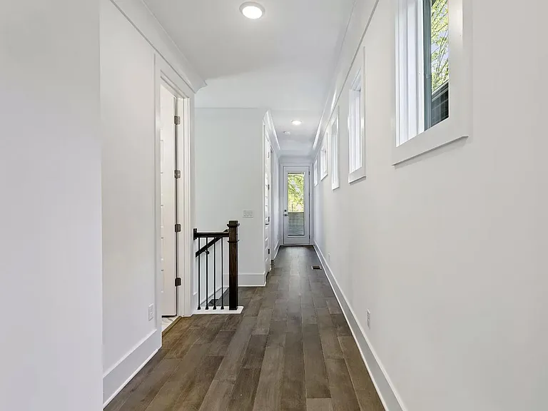 217 Eastmoreland St — Photo 39