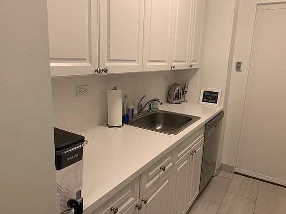 3rd image of 215 E 68th St #4-U
