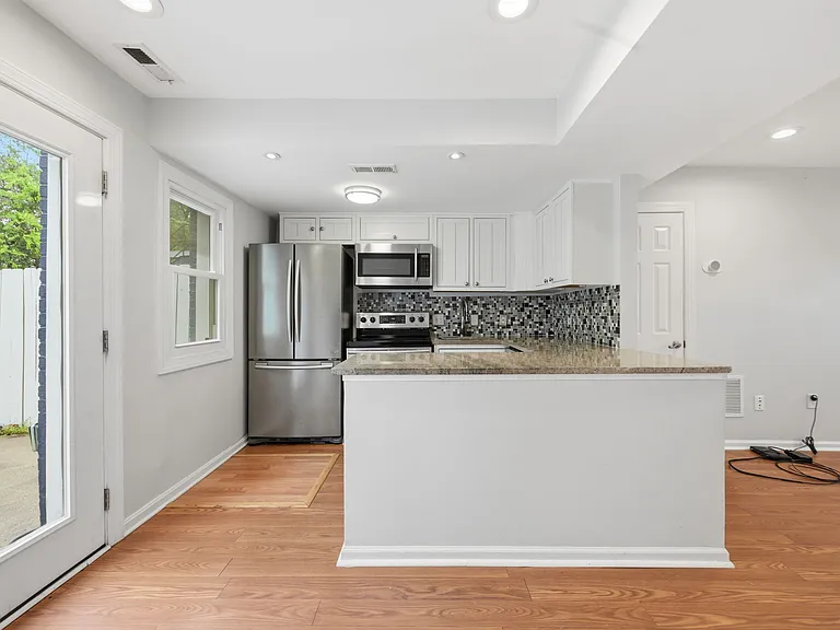 1151 Summit St NE — Photo 6