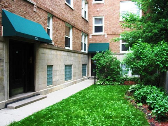 4th image of 728 W Barry Ave #1S