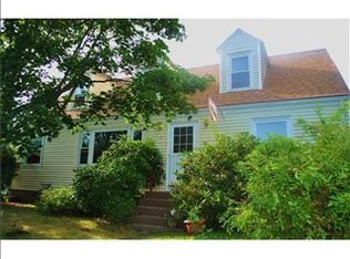 18 Kempsen St, Newport, RI 02840