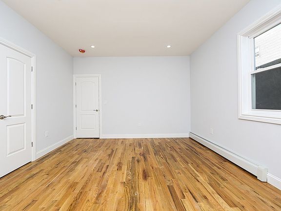 5th image of 209 Essex St APT 2