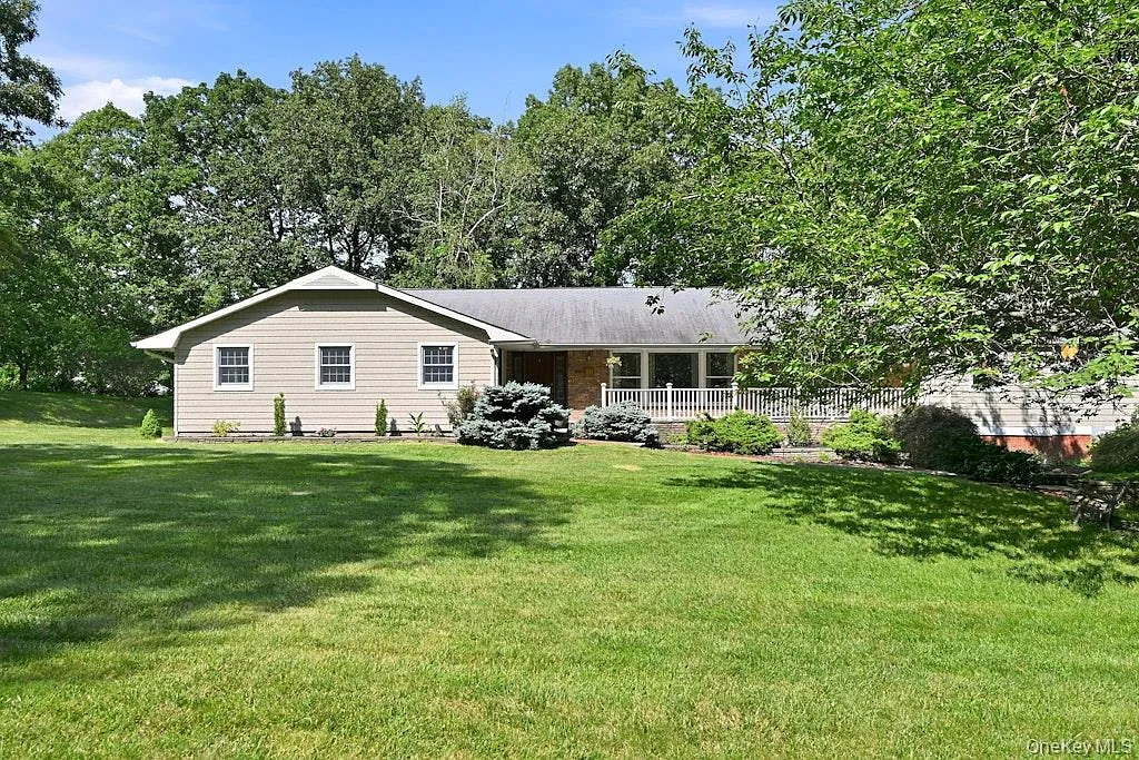 6 bed, 2.5 bath, 2700 sqft, $6,200 — Photo 1