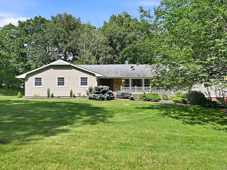 20 Williamsburg Dr — Photo 1