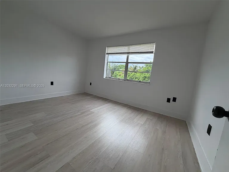 12215 W Dixie Hwy #206 — Photo 6