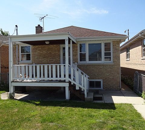 2nd image of 5652 W Montrose Ave