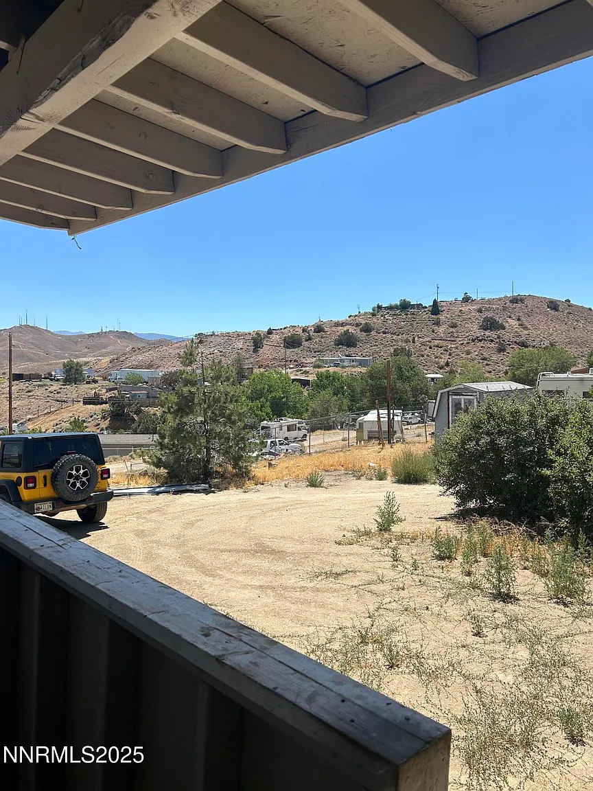 305 Quartz Ln photo 1
