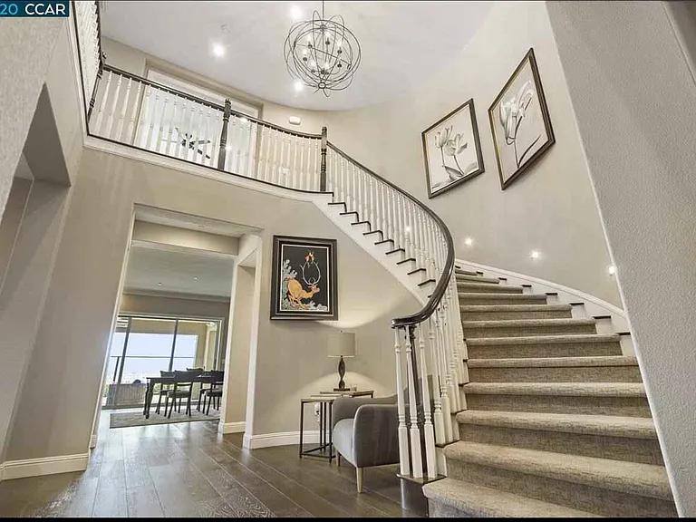 2049 Elderberry Dr — Photo 4