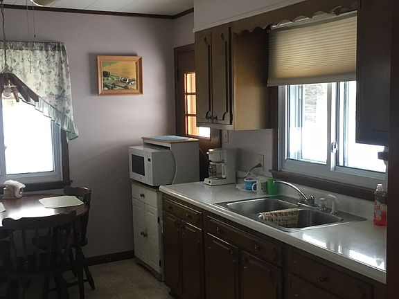 Kitchen 15' x 11'