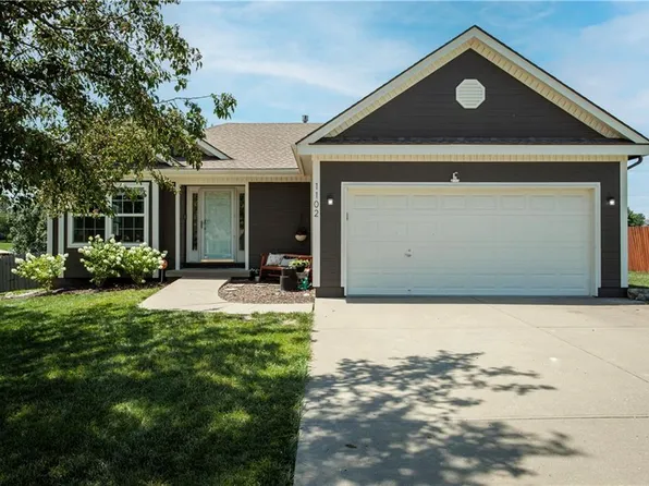 1102 Rolling Dr, Greenwood, MO 64034