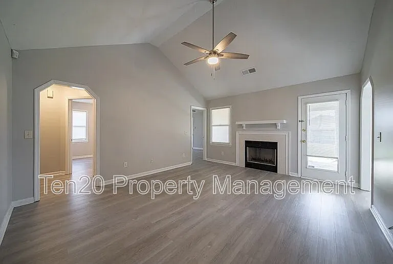 3007 Longmont Ln — Photo 3