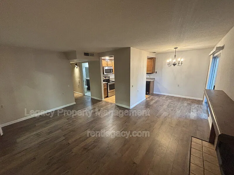 2 bed, 1.0 bath, 888 sqft, $1,675 — Photo 4