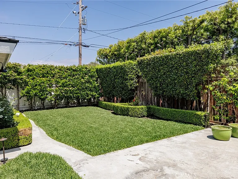 408 Flower St — Photo 29