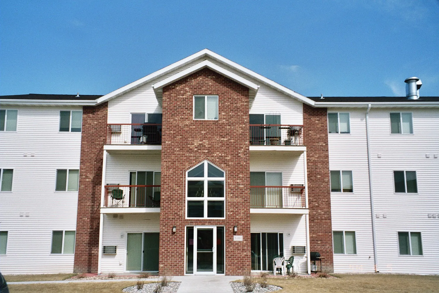 Central Park Apartments — Photo 1