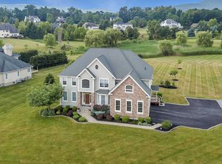 70 Autumn Chase Dr, Hopewell Junction, NY 12533