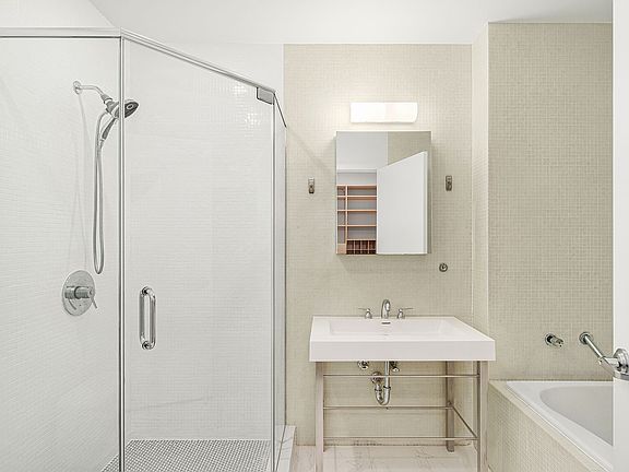 5th image of 462 Greenwich St APT 4