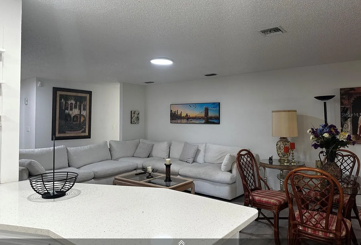 4 bed, 2078 sqft, $3,200 — Photo 3