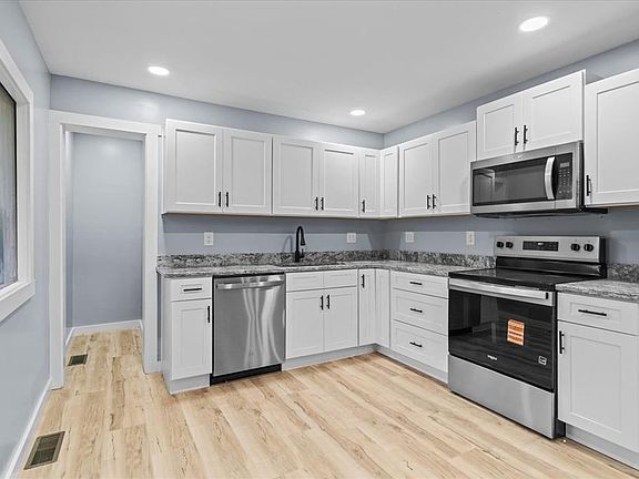 4th image of 307 N Bogle St