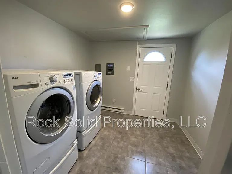 416 E 3rd St — Photo 20