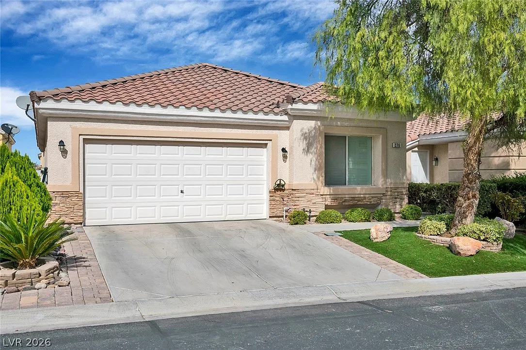 4 bed, 2.0 bath, 1677 sqft, $2,495 — Photo 2