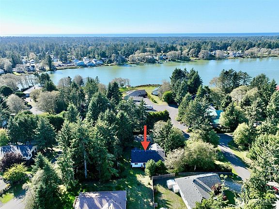 2nd image of 736 Duck Lake Drive SE
