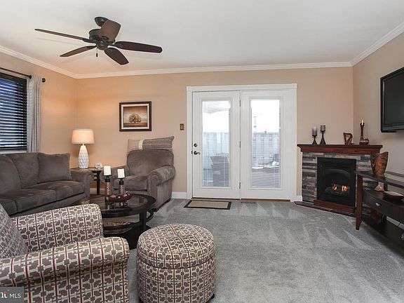 2nd image of 71 Hillcroft Way