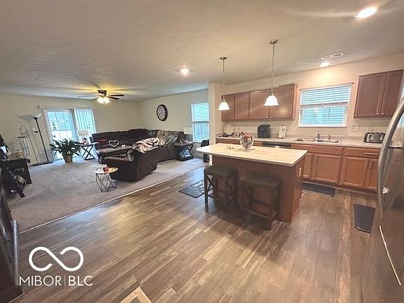 5th image of 728 Jefferson Park Dr