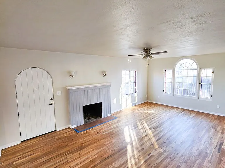 1007 S Ivy St — Photo 4