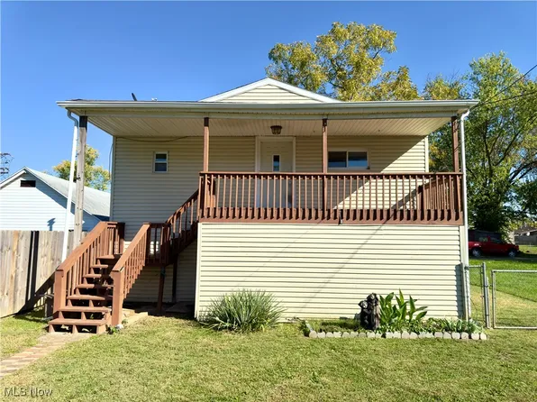 518 Elm St, Belpre, OH 45714