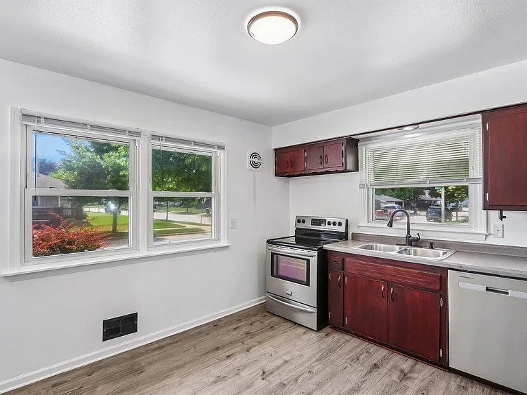 2223 Grove Ave — Photo 10