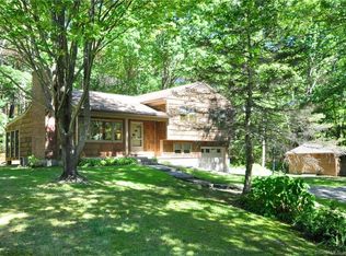25 Fox Fire Hill Rd, Warren, CT 06754