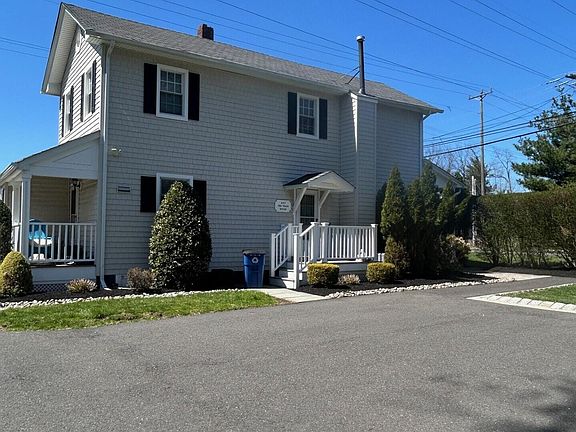 2nd image of 497 Sycamore Ave